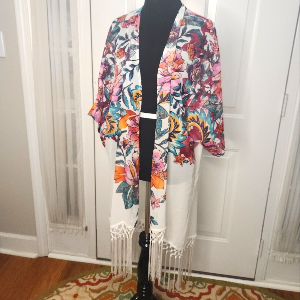 EST 1946 Floral and‎ Fringe Kimono Size Large